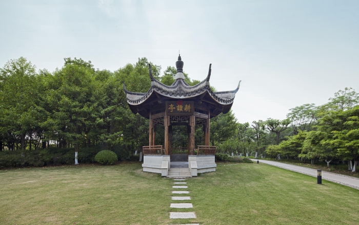 上海國家會計(jì)學(xué)院校友紀(jì)念亭